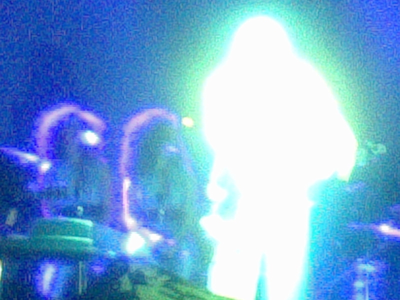 11132008(018).jpg - To prove that she is a goddess, Róisín Murphy transforms herself into a pure glowing, golden aura, right on stage.